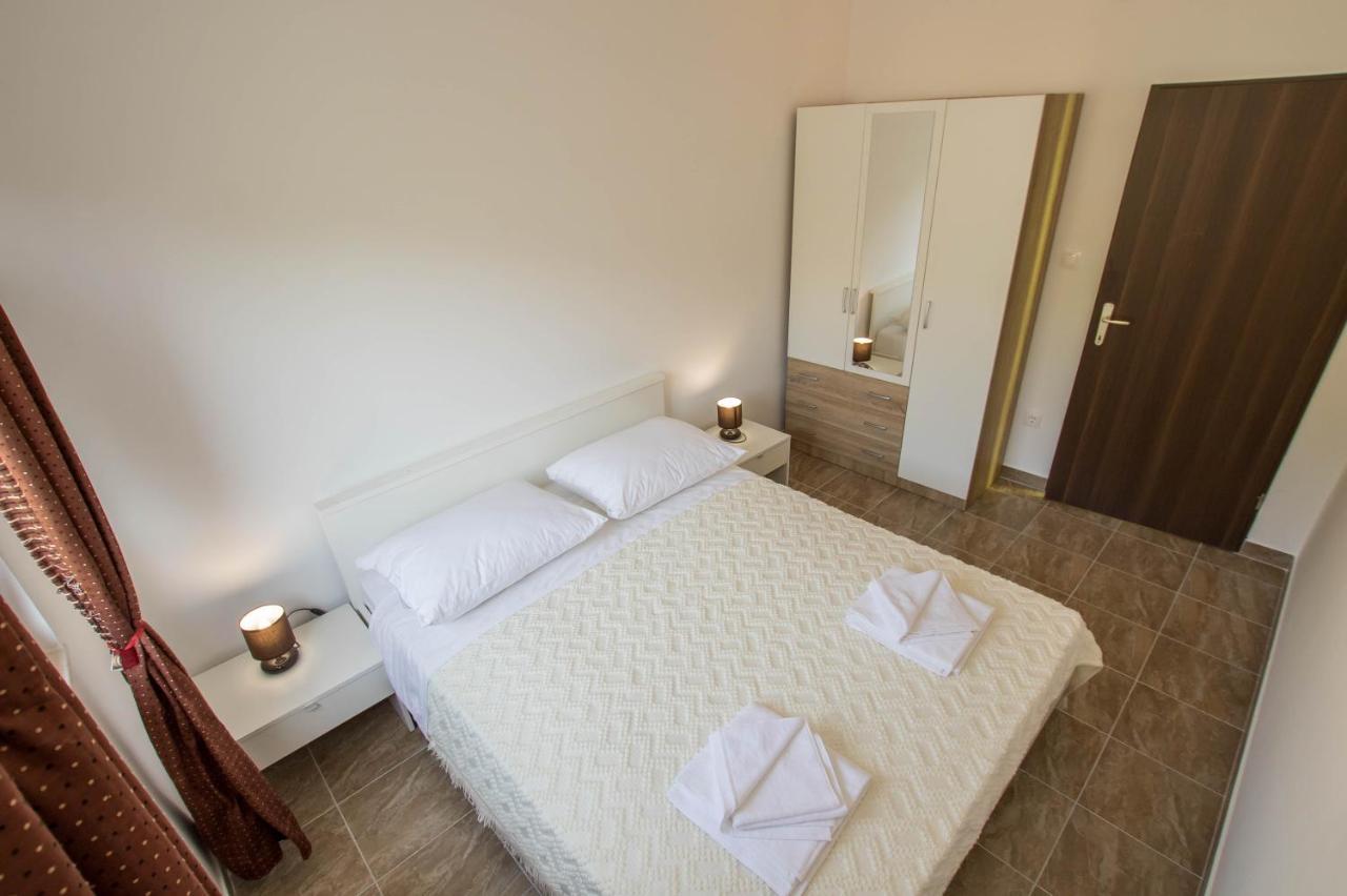 Apartment Andrea Τρογκίρ Εξωτερικό φωτογραφία